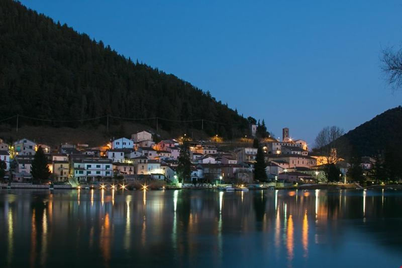 Villa Casaletto Santo Spirito à Labro Extérieur photo
